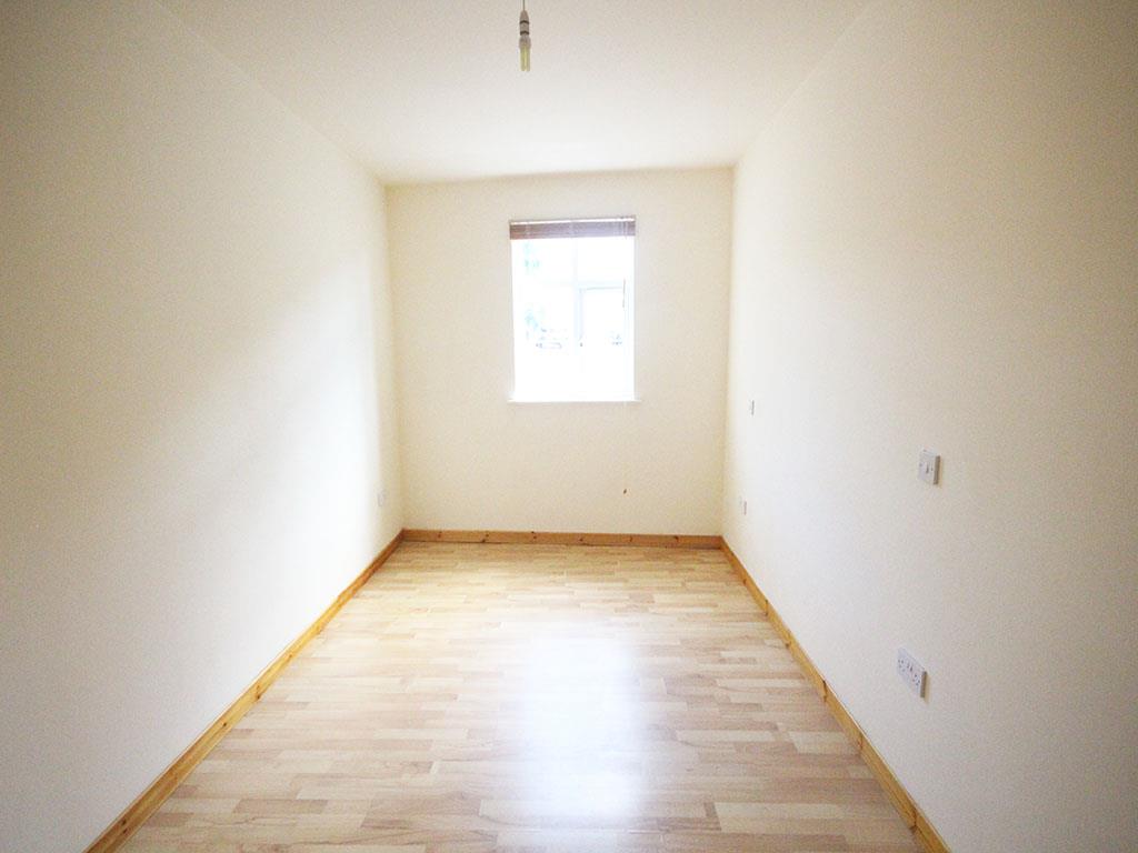 2 bedroom apartment To Let in Colne - IMG_3439.jpg